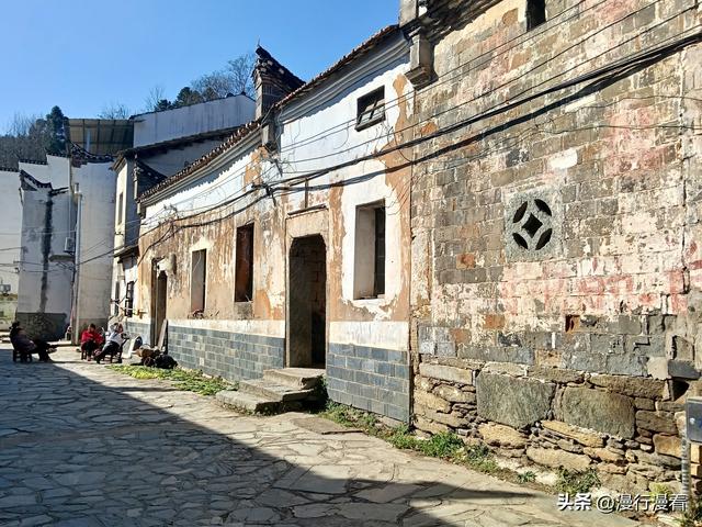 推荐一条大别山自驾路线——探古寨，赏红叶，访山巅村落