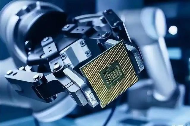 骆家辉警告中国：最好不要自主生产尖端芯片，这不是美国想看到的