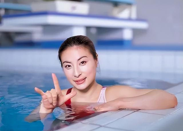 摊牌了！结婚13年，郭晶晶再次迎来喜讯，原来霍震霆当年没说错