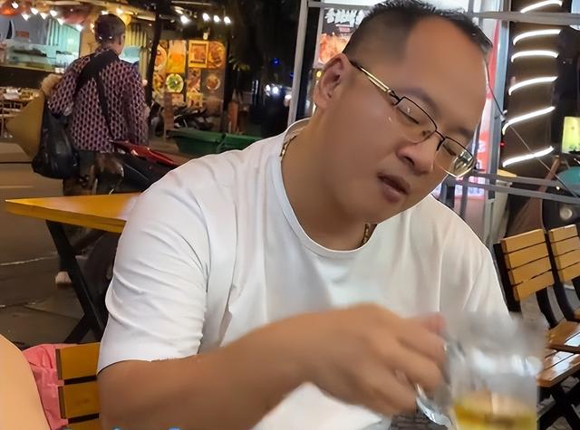 男子三赴越南找老婆，丈母娘道出女儿逃跑真相，要把小女儿赔给他