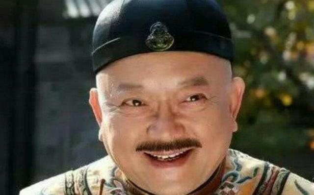 和珅出上联“三斤四两五花肉”，纪晓岚对下联，和珅瞬间惊慌失措