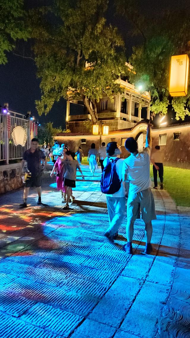 窑湾景区人流增多,万楼景区人流减少。什么原因