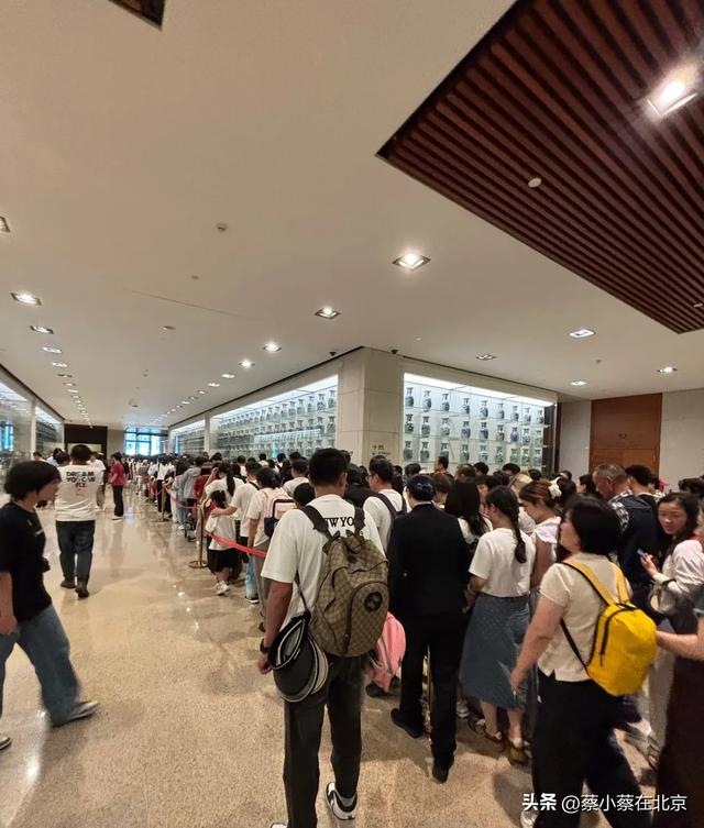 2025年国庆第五天，北京国家博物馆发生的真实排队场景，快来看看