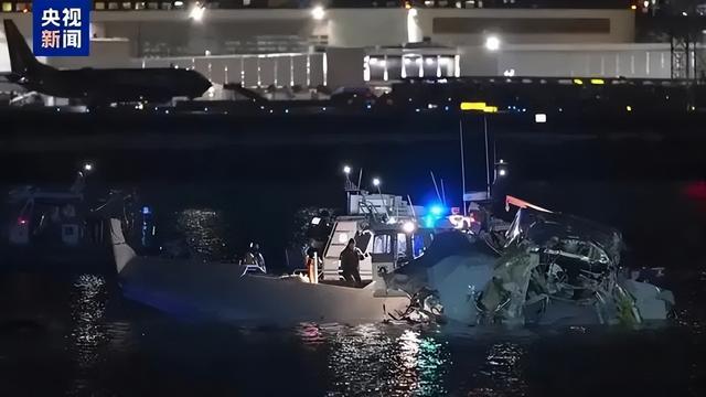 两起突发！为躲避军机，客机急降145米！有人被抛向空中，乘客：感觉灵魂出窍