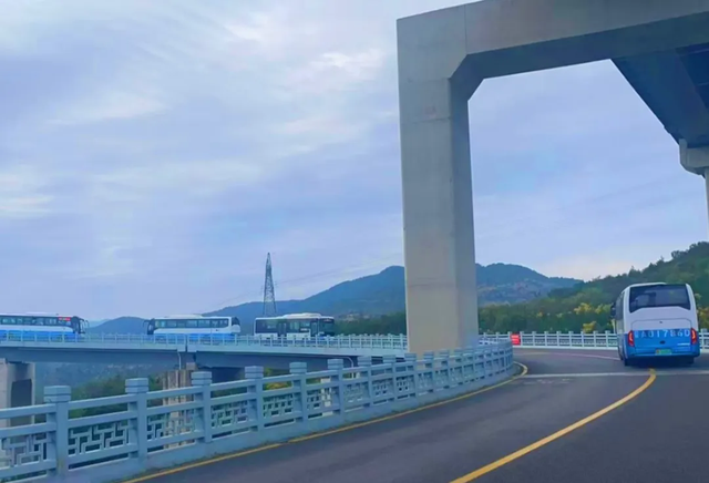 太原观光1路：一条写满“最”字的景交传奇