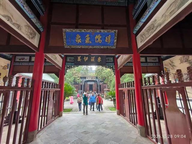 参观勉县武侯祠