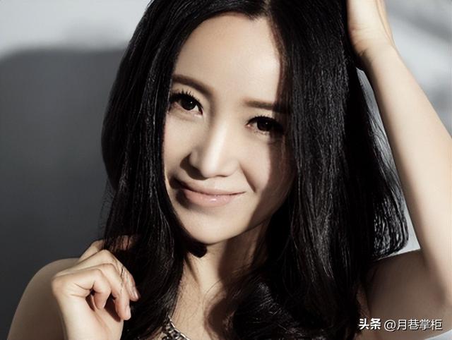 六登春晚，与恩师同居后怀孕，被骗流产，57岁斯琴格日乐晚景凄凉