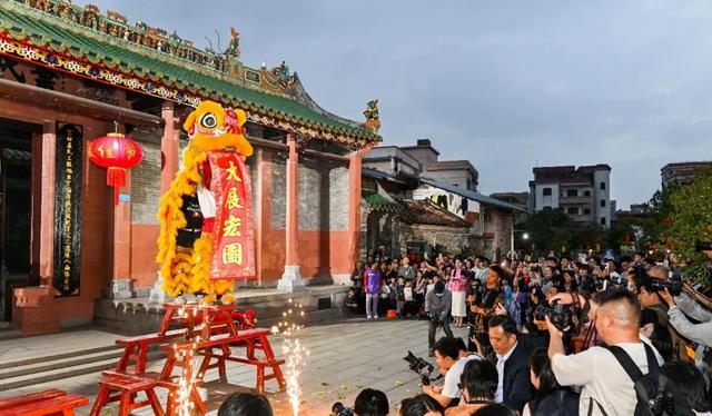 湾区周末IN东莞 | 赴一场“古今对话”!崇焕故里新春巡游漫品岭南年味