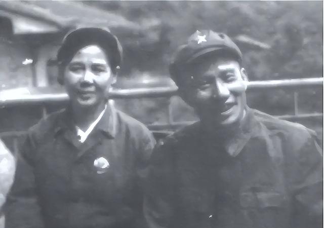 彭德怀要枪毙一名逃兵，主席心软拦下，没想到救下一个未来的司令