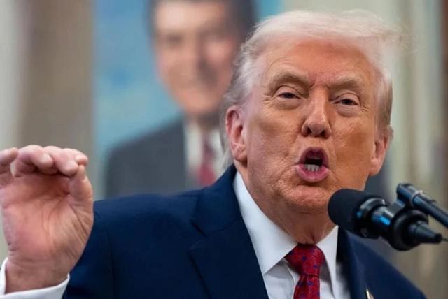 不许特朗普退出中美争锋，83岁拜登带病出山，一开口就冲着中国来