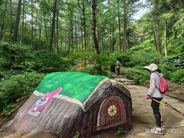 无为在歧路，避暑去鲁山
