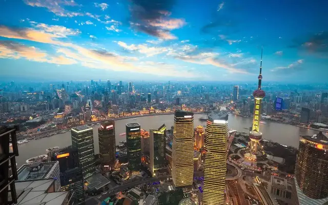 这个世界十分诡异，西方发达国家好像原地踏步等了我们30年