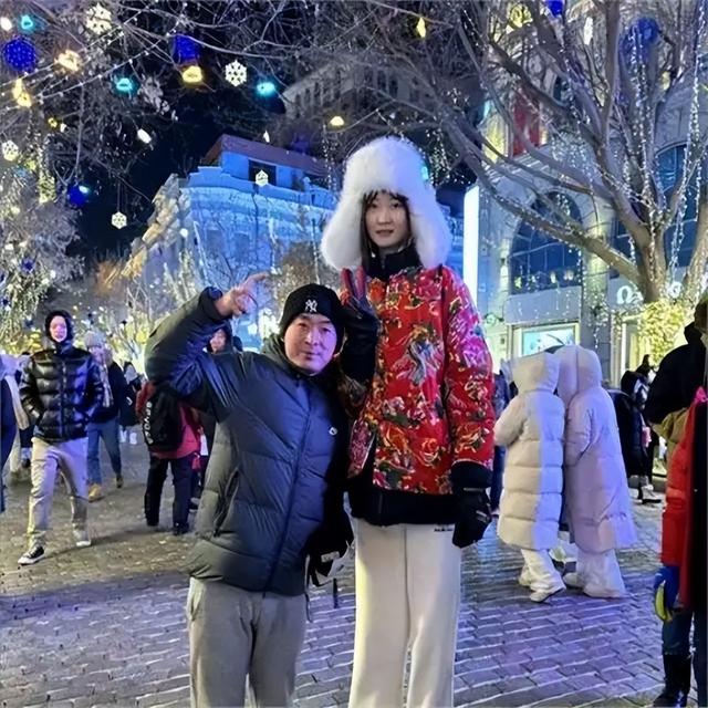 东北女孩身高2.26米，貌美如花，妈妈却天天发愁：这辈子都难嫁人