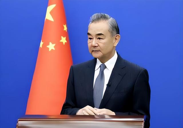 中美刚交手，王毅在京等候1位贵客，特殊信件递交：取消对华关税
