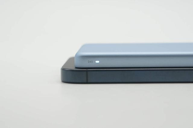 薄至8.7mm，轻松放进口袋，小米22.5W 5000mAh磁吸超薄充电宝拆解
