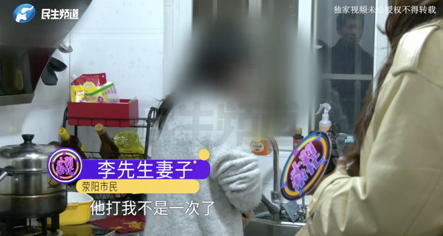 “太恶心了！”男子回家发现床上躺着一对陌生男女，女的在被窝里，男的还打招呼！妻子回应