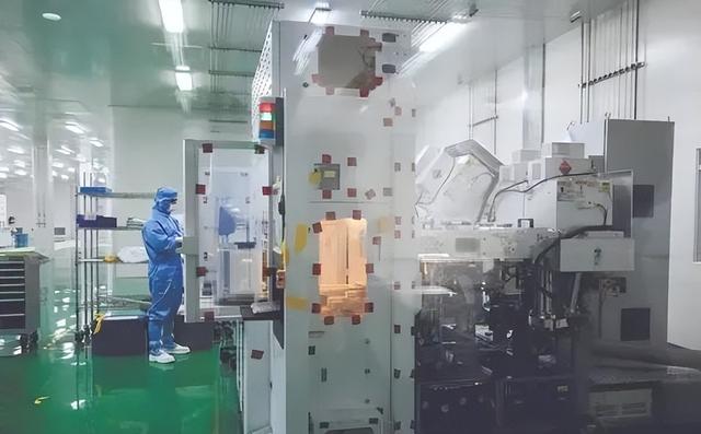 我国既重击美国，又抓住大内鬼，还有重大利好，特朗普笑不出来了