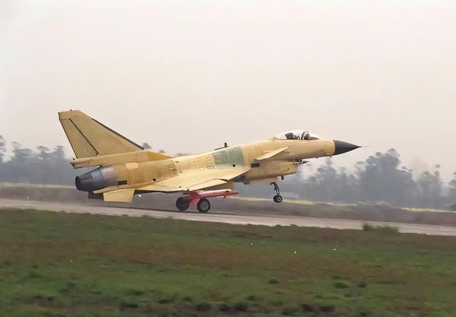 攻不了也守不住？中国空军在西藏上空，被印度空军足足欺负了40年