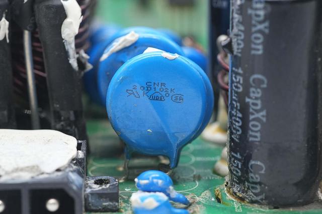重达18斤的大块头，内部全是灰，麦格米特15kW充电模块拆解