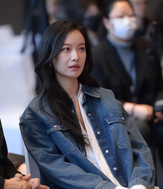 37岁倪妮晒照过圣诞，一细节暴露真实现状，难怪当初看不上冯绍峰