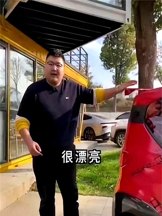 网红猴哥真摊上事了、前妻曝光离婚内幕，内涵男方不行一年不同居