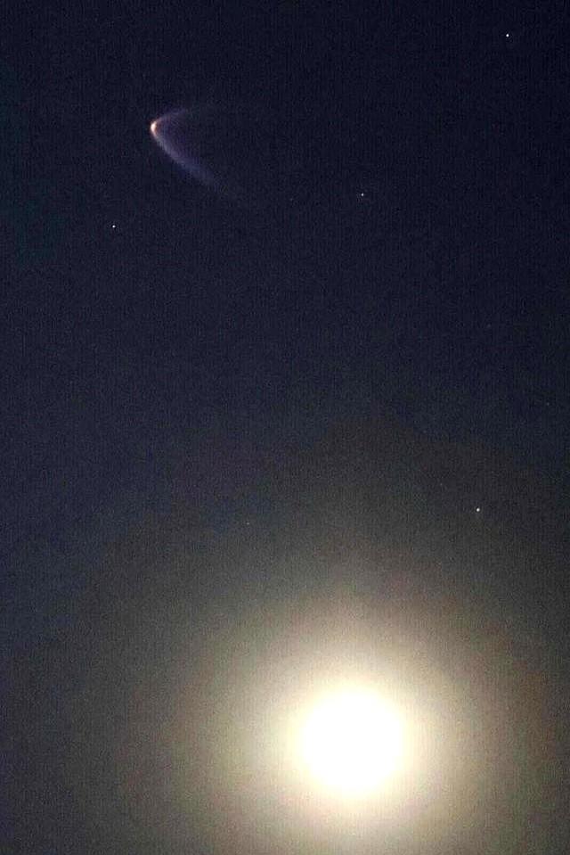 神舟二十一号飞船一箭穿月，掠月而过！