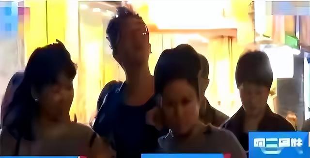 三女共侍一夫！每人每月50万零花钱，57岁色心不改又包“四奶”？