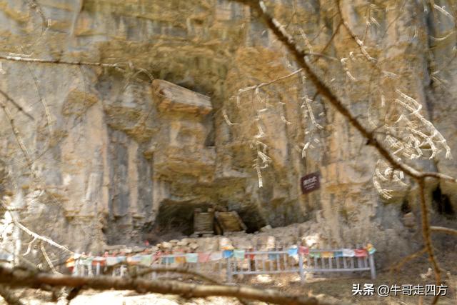 山西宁武石门悬棺：万仞崖龛藏古柩、千年石棺映翠岚