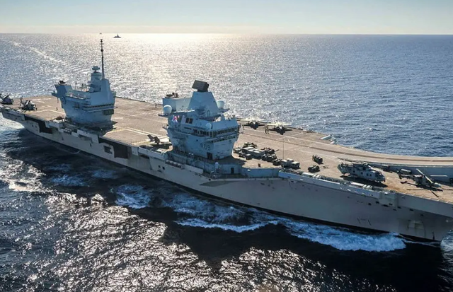 又让张召忠说中了？东拼西凑800亿建的双航母，如今彻底成为累赘​