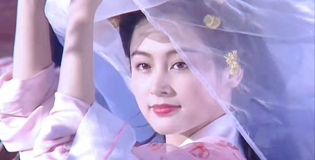 现在嫌她们丑，当年追成狗！这6位发福的女明星，当年都是大美女