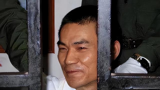 2002年，东北第一杀手李正光被执行死刑，临走要求：想喝一碗白酒