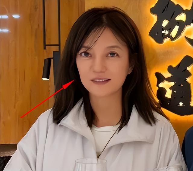 事业没了、婚也离了，49岁赵薇近况曝光	，原来被封杀只是冰山一角