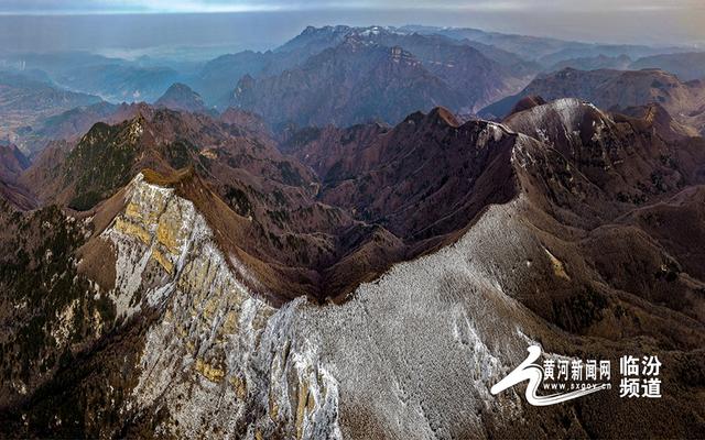 七里峪五龙壑现雾凇冰挂 绘就冬日梦幻景