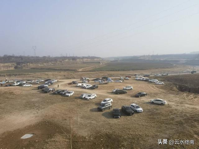 咸阳这地方不要去了！景色就这，到地方还要走1小时，还堵得不行