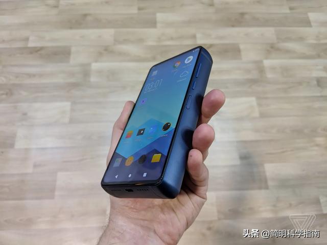 为什么手机厂商不愿配备10000毫安大电池？