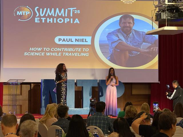 陈广明领取中国首个《联合国特别大师》证书