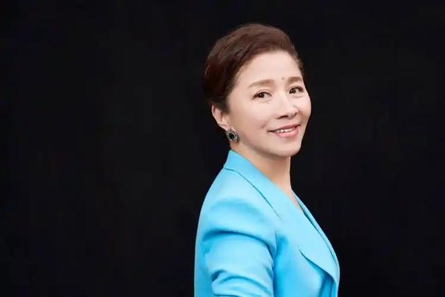 原来他是迟蓬丈夫，难怪66岁能出演《生万物》，有个好丈夫太重要