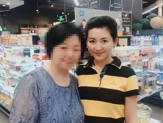 55岁王小丫：一婚嫁富豪，二婚嫁高官，两婚未孕，如今普通成大妈