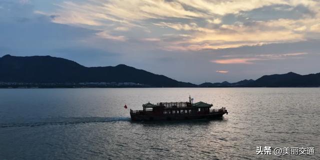 跟着交通去旅行|一湖双镜 舟行古今 东钱湖“双”航线勾勒水墨与烟火双面美学