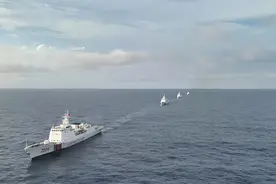趁着东部战区亮剑，中国海警前出台岛东部，台湾中央山脉清晰可见图片