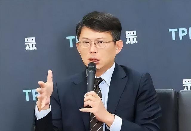 在中日关系敏感时期	，他竟然率团赴日访问，为了刷存在感毫无底线