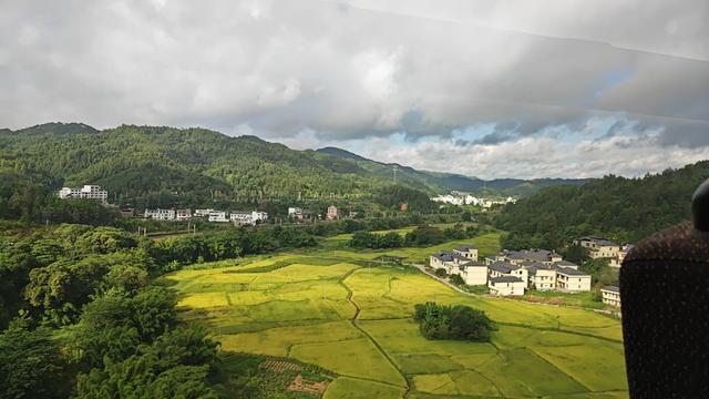 坐高铁从惠州到赣州，我被赣州的山水田园风光惊艳了！