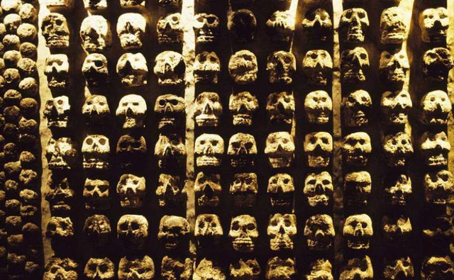 墨西哥考古大发现！骷髅塔藏千年秘密，征服者谎言被戳穿