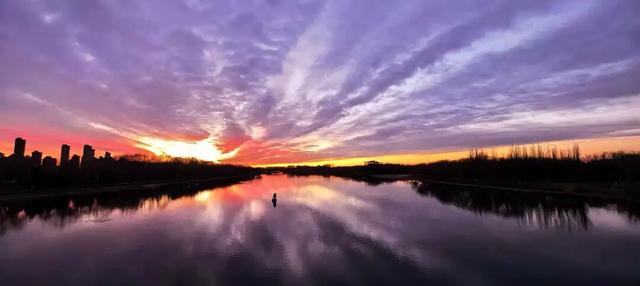 彩霞漫天！今晨的北京，真好看