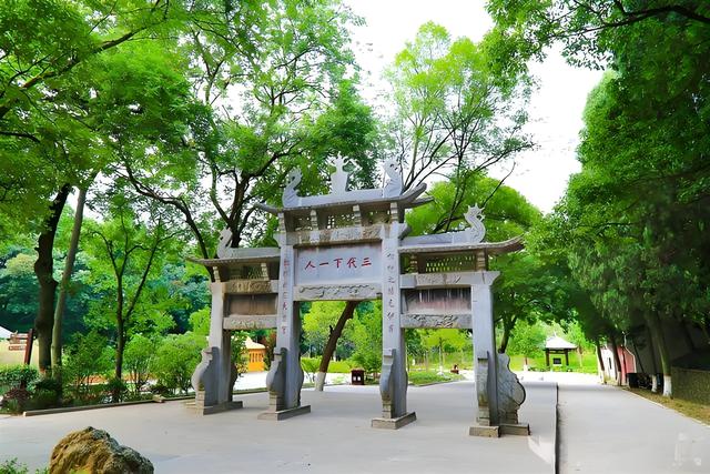 湖北怪景，专家直呼不可思议，游客拍完照片不敢相信。