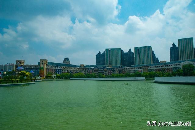 北国未来城沿湖一步一景，迈向生活的自在！