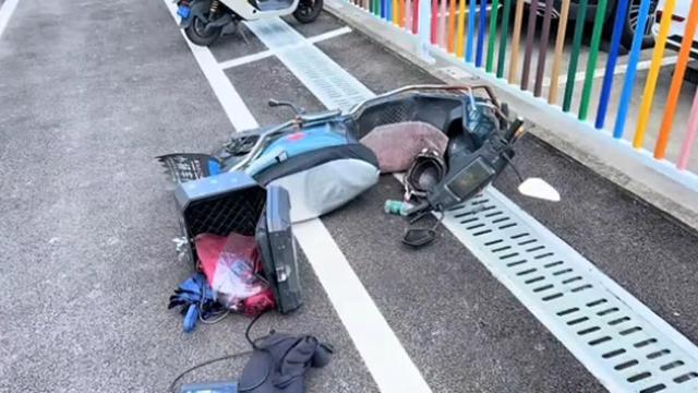 太惨！江西19岁女大学生景区被捅身亡，凶手身份曝光，事情不简单