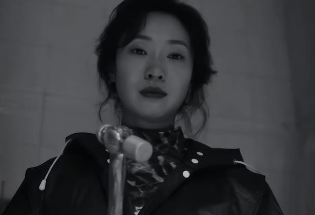 许亚军捧着，段奕宏护着，郭京飞宠着，演了55部戏，41岁终于红了