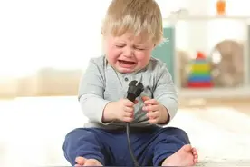 一岁半宝宝半夜哭闹不止怎么办图片