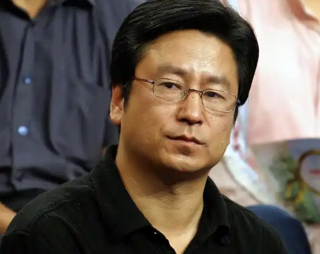 最快女护士风波再起，白岩松惹火上身，官媒出手句句戳打工人心坎